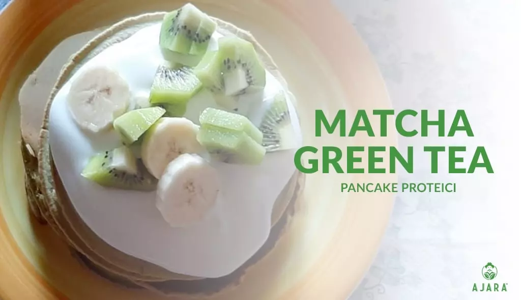 Tortitas de proteína orgánica de té verde Matcha con fruta fresca